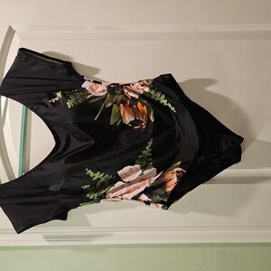 Meet Curve one piece Swimsuit 🩱 size 2XL never worn